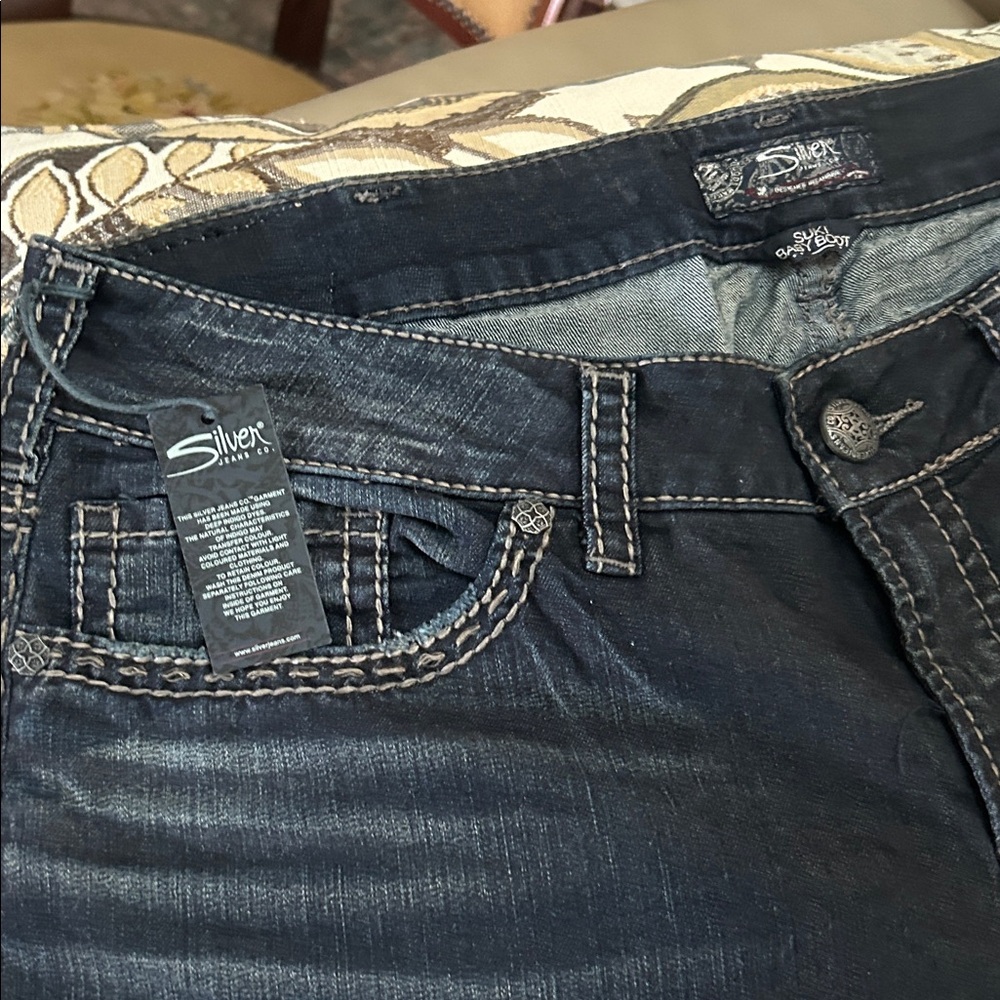 Silver Jeans Dark Indigo  Jeans with Contrast Stitching - Picture 5 of 8